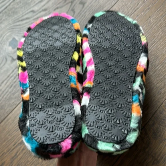 UGG FLUFF YEAH SLIDE CHECKS NWOT - Picture 2 of 6